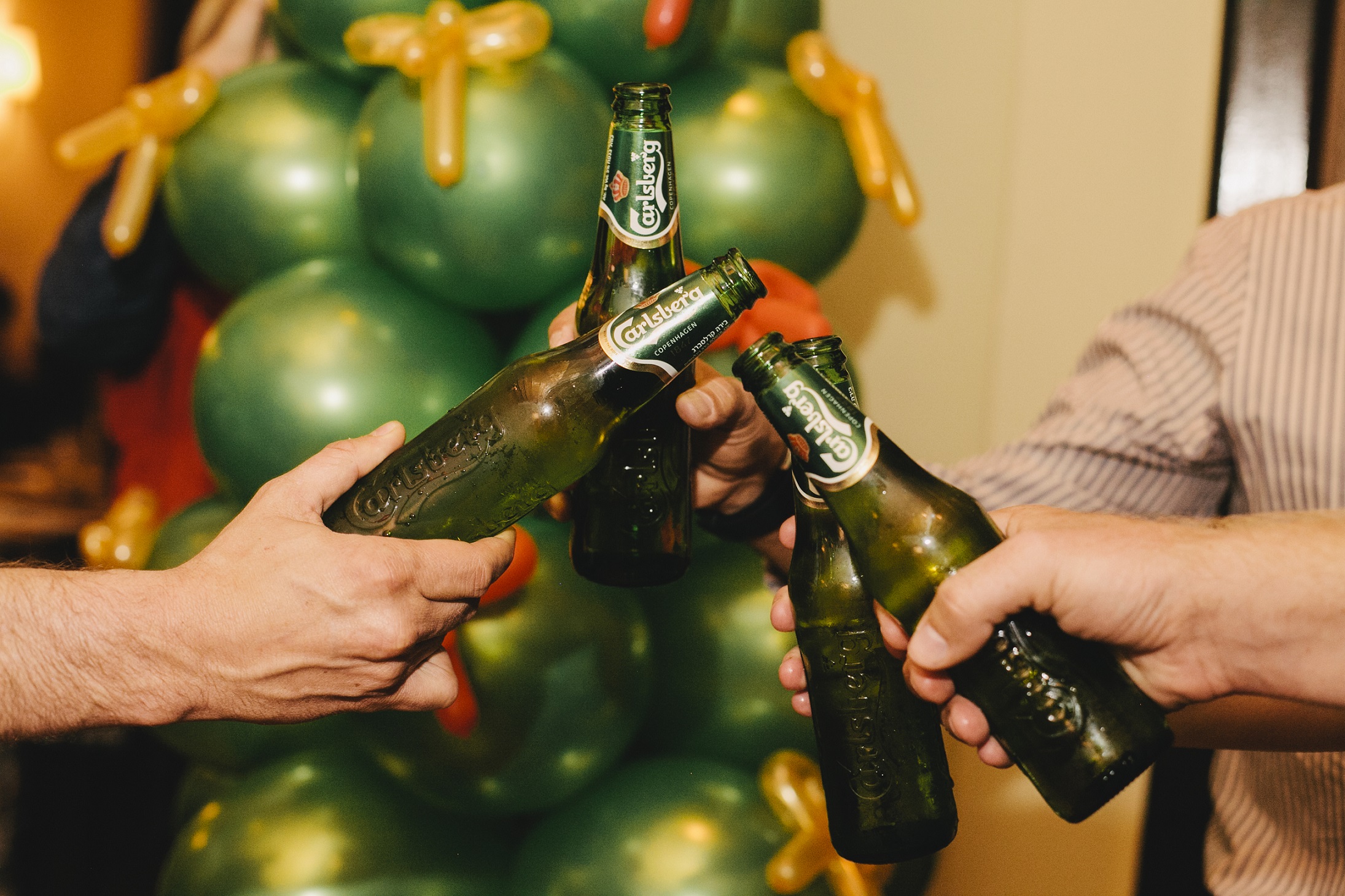 Самый популярный новогодний напиток: как правильно сочетать пиво с блюдами новогоднего стола?