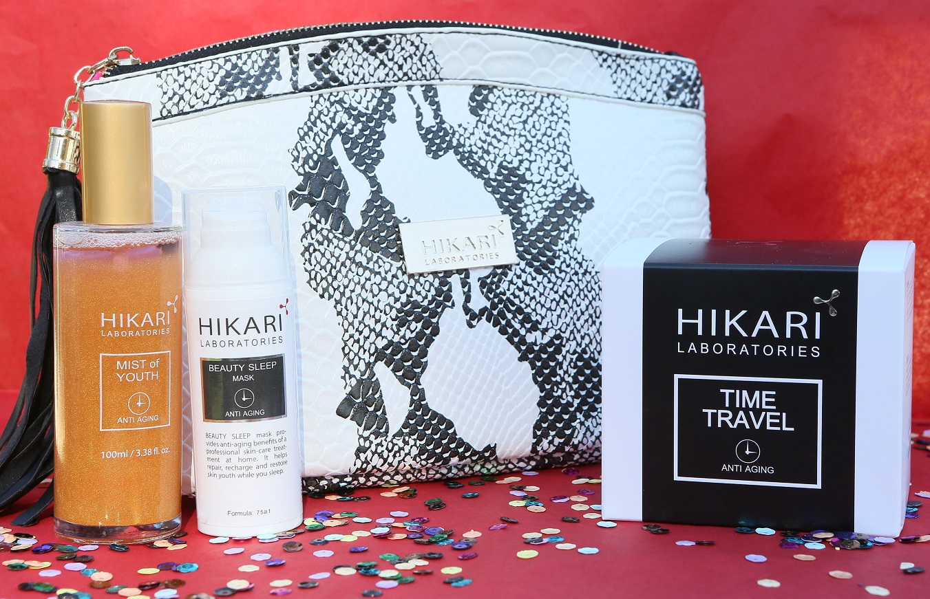 Новогодний подарочный набор от Hikari: пептидный крем, маска и дымка в фирменной сумочке – за 499 шек (вместо 890)