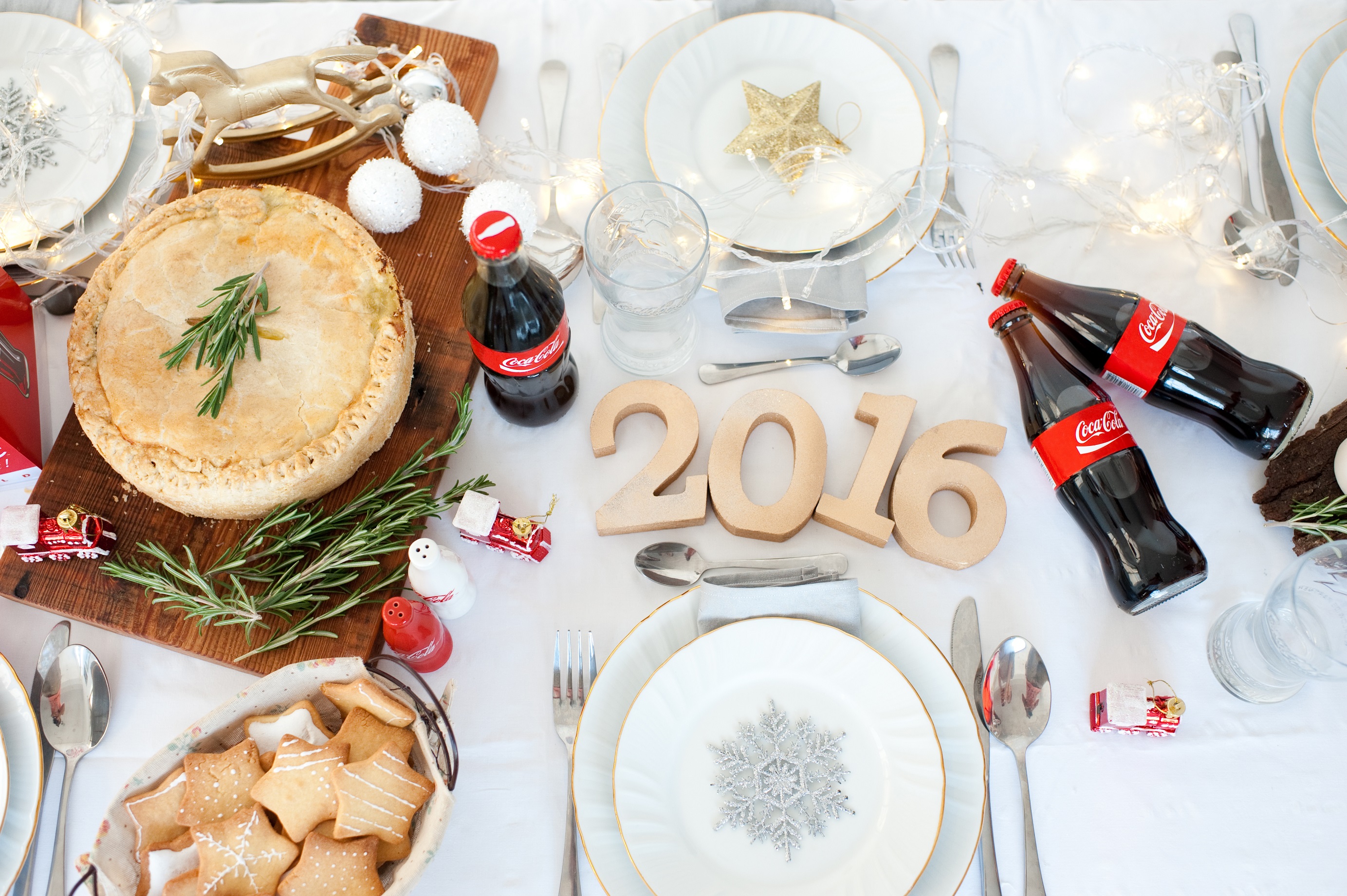 Наш новогодний стол-2016: вместе с Cоса-Сola все праздничные блюда еще вкуснее!