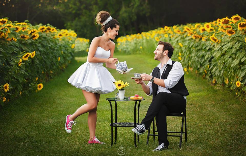 Фешен блогер - Мила Павлюк, обула кеды под свадебное платье. 