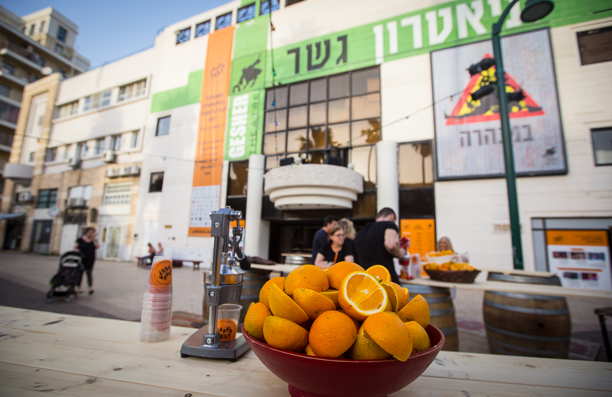 Снег, шествие, клоуны – в Тель-Авиве открылся Международный фестиваль Jaffa Fest