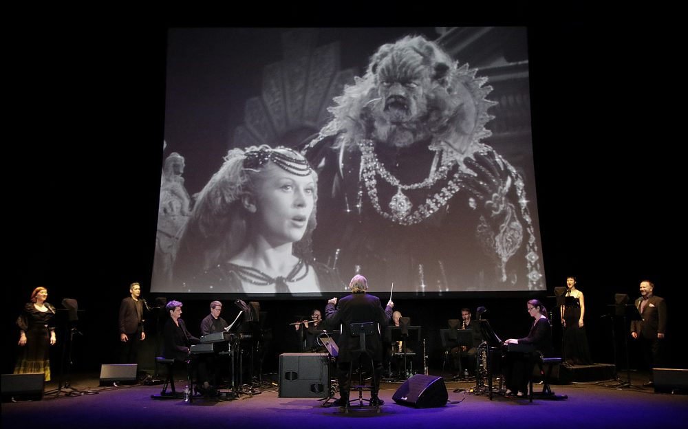 Филип Гласс представит в Израиле оперу «Красавицу и чудовище
