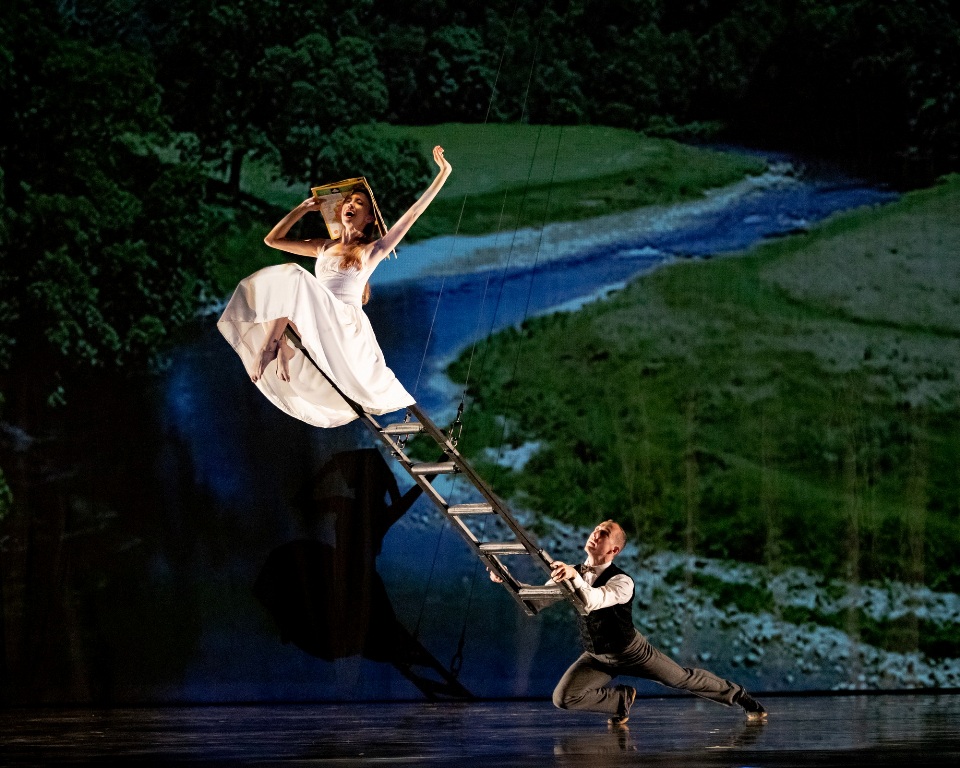 Знаменитый Театр Momix представит в Израиле волшебный балет ALICE