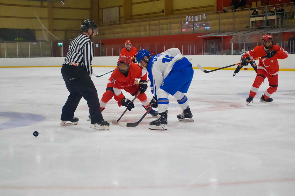 Хоккеисты OneIce Arena с победы стартовали на ЧМ U18 в Исландии