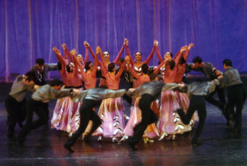 Танцы “Барекамутюн” из Армении